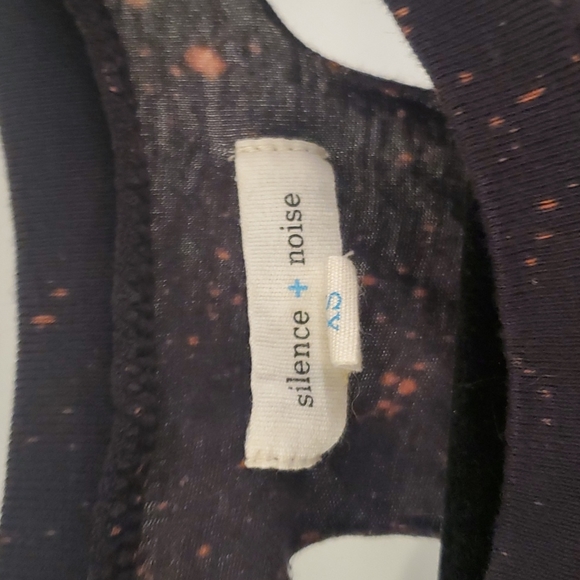 Silence and Noise Urban Outfitters ripped open back black tank with red splatter - Picture 2 of 3